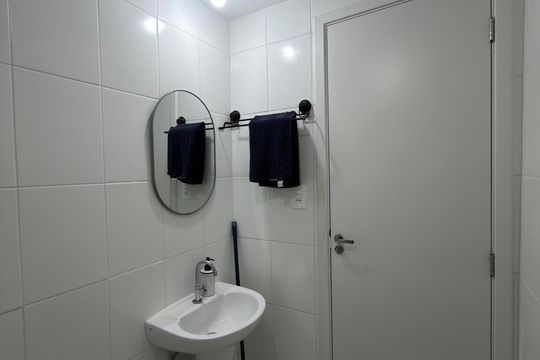 Banheiro social de apartamento à venda com 2 quartos, 45m² em Vila Santa Luzia, São Bernardo do Campo
