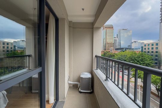 Sacada de apartamento à venda com 1 quarto, 24m² em Vila Cordeiro, São Paulo
