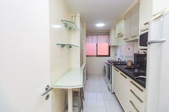 Cozinha  de apartamento para alugar com 2 quartos, 50m² em Chácara das Pedras, Porto Alegre