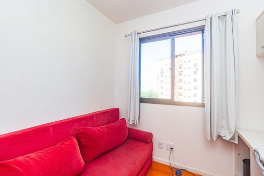 Quarto 1 de apartamento para alugar com 2 quartos, 50m² em Chácara das Pedras, Porto Alegre