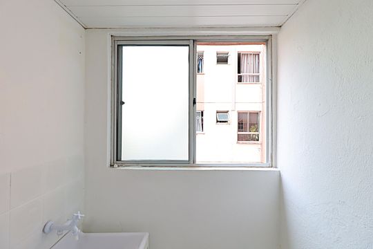 Janela da Área de Serviço de apartamento à venda com 2 quartos, 40m² em Rubem Berta, Porto Alegre