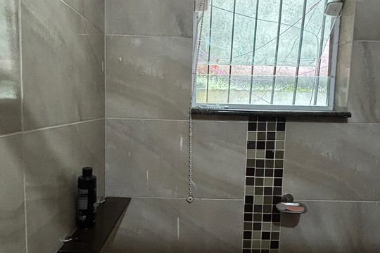 Banheiro da Suíte de casa para alugar com 2 quartos, 165m² em Parque Novo Oratório, Santo André