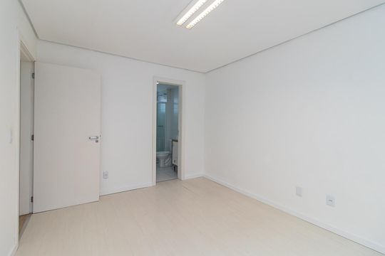 Quarto 2 de apartamento para alugar com 2 quartos, 80m² em Medianeira, Porto Alegre