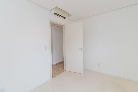 Quarto 1 de apartamento para alugar com 2 quartos, 80m² em Medianeira, Porto Alegre
