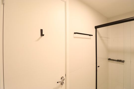 Banheiro  de kitnet/studio para alugar com 1 quarto, 29m² em Pompeia, São Paulo
