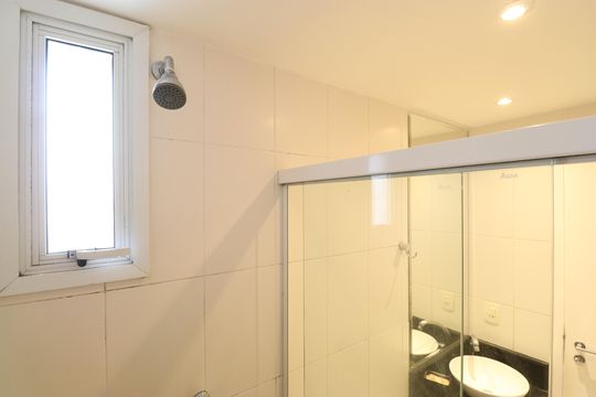 Banheiro Social de apartamento à venda com 2 quartos, 59m² em Água Branca, São Paulo