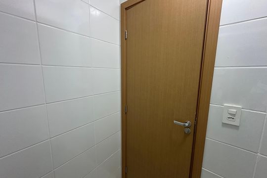 Banheiro social de apartamento para alugar com 2 quartos, 45m² em Parque Sao Vicente, São Vicente