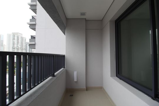 Varanda de kitnet/studio à venda com 1 quarto, 30m² em Indianópolis, São Paulo