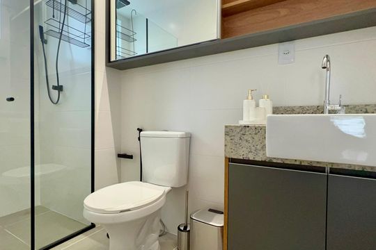 Banheiro de kitnet/studio para alugar com 1 quarto, 25m² em Jardins, São Paulo