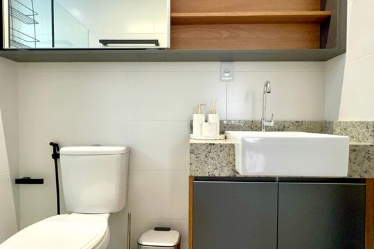 Banheiro de kitnet/studio para alugar com 1 quarto, 25m² em Jardins, São Paulo