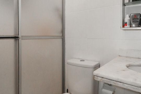 Banheiro Social de apartamento à venda com 2 quartos, 67m² em Jardim Itu, Porto Alegre