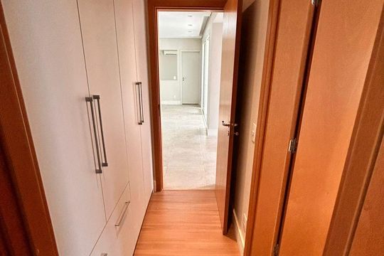 Corredor de apartamento para alugar com 2 quartos, 122m² em Tamboré, Santana de Parnaíba