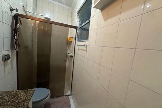 Banheiro de apartamento para alugar com 1 quarto, 58m² em Centro, São Vicente