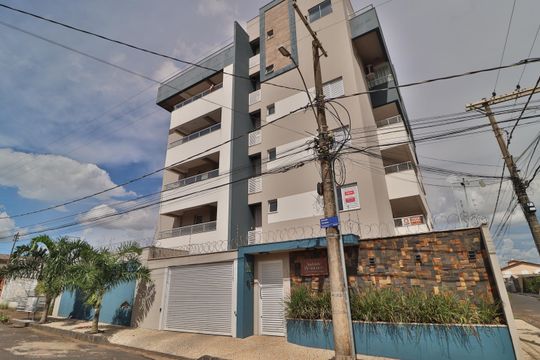 Fachada de apartamento para alugar com 2 quartos, 66m² em Brasil, Uberlândia