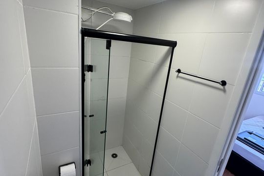Banheiro de apartamento para alugar com 1 quarto, 28m² em Vila Ré, São Paulo