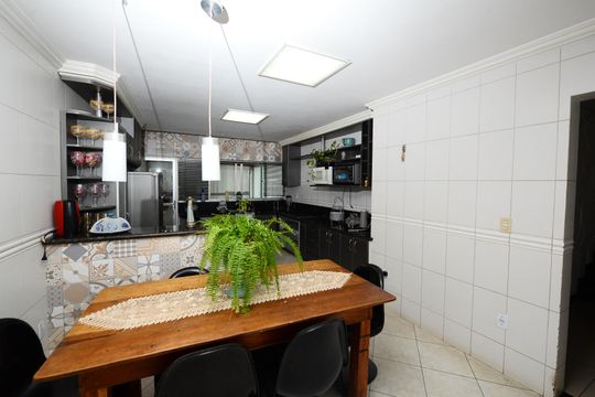 Casa para alugar com 7 quartos, 700m² em Jardim Riacho das Pedras, Contagem