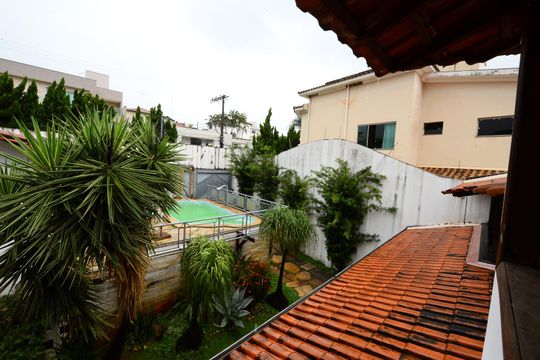 Casa para alugar com 7 quartos, 700m² em Jardim Riacho das Pedras, Contagem