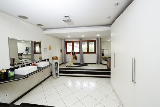 Casa para alugar com 7 quartos, 700m² em Jardim Riacho das Pedras, Contagem