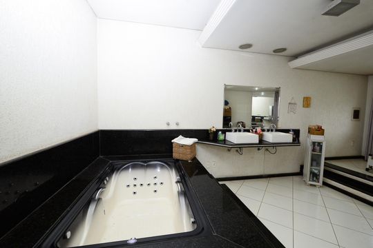 Casa para alugar com 7 quartos, 700m² em Jardim Riacho das Pedras, Contagem