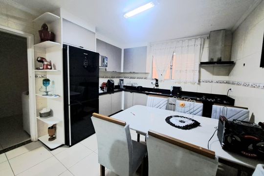 Casa à venda com 5 quartos, 275m² em Veloso, Osasco
