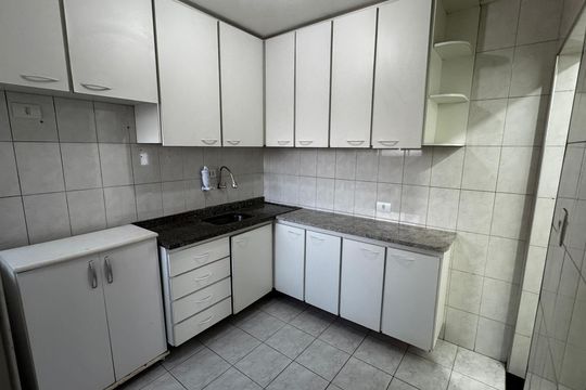 Cozinha de apartamento à venda com 2 quartos, 77m² em Santo Amaro, São Paulo