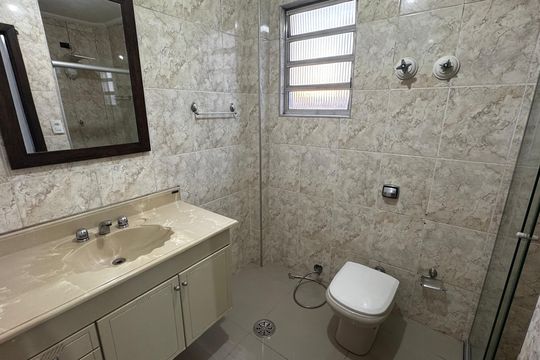 Banheiro de apartamento à venda com 2 quartos, 77m² em Santo Amaro, São Paulo