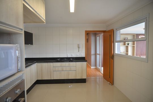 Cozinha de apartamento à venda com 3 quartos, 126m² em Vila Scarpelli, Santo André