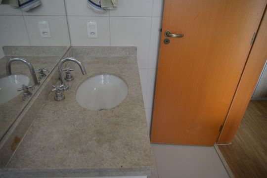 Banheiro da Suíte de apartamento à venda com 3 quartos, 126m² em Vila Scarpelli, Santo André