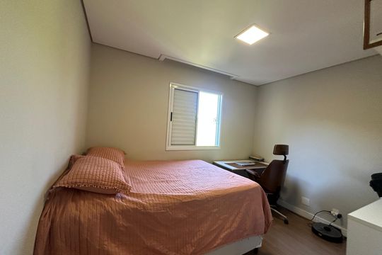 Quarto de apartamento à venda com 2 quartos, 79m² em Jardim Tupanci, Barueri