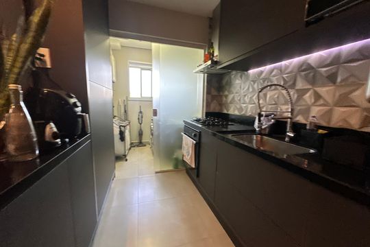 Cozinha de apartamento à venda com 2 quartos, 79m² em Jardim Tupanci, Barueri