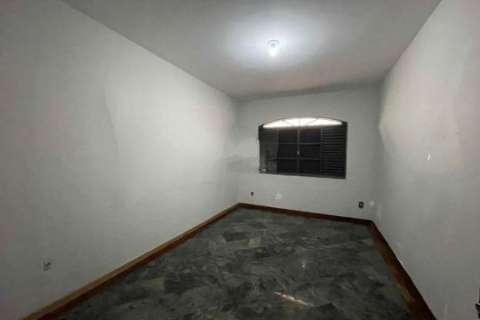Casa para alugar com 8 quartos, 219m² em Centro, Contagem
