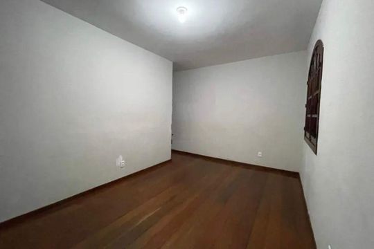 Casa para alugar com 8 quartos, 219m² em Centro, Contagem