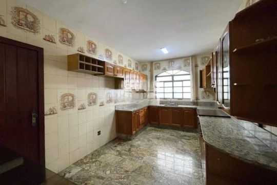 Casa para alugar com 8 quartos, 219m² em Centro, Contagem
