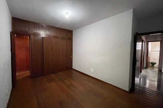 Casa para alugar com 8 quartos, 219m² em Centro, Contagem