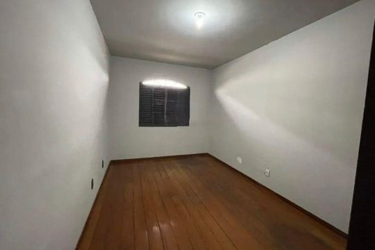 Casa para alugar com 8 quartos, 219m² em Centro, Contagem