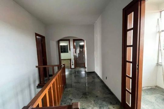 Casa para alugar com 8 quartos, 219m² em Centro, Contagem