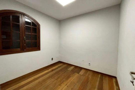 Casa para alugar com 8 quartos, 219m² em Centro, Contagem