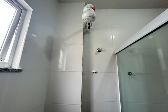 Chuveiro de apartamento para alugar com 2 quartos, 36m² em Madureira, Rio de Janeiro