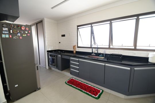 Cozinha de apartamento à venda com 4 quartos, 240m² em Centro, Campinas