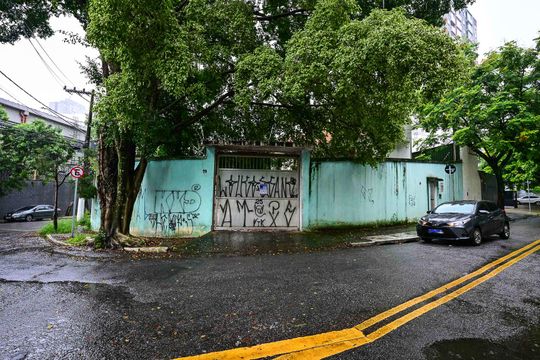 Fachada de casa à venda com 7 quartos, 480m² em Vila Andrade, São Paulo