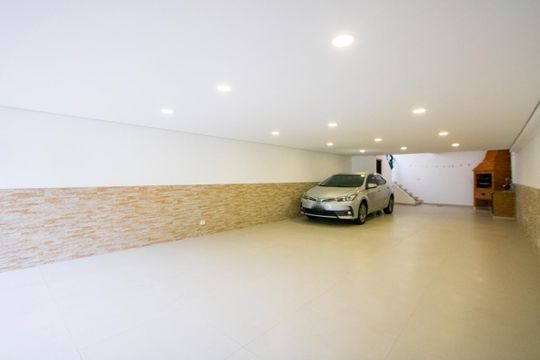 Garagem de casa à venda com 3 quartos, 220m² em Vila Linda, Santo André