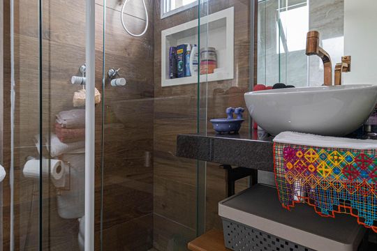 Banheiro Suíte de casa de condomínio para alugar com 3 quartos, 120m² em Jardim Santa Maria, São Paulo