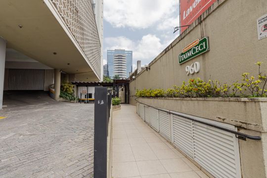 Fachada de apartamento à venda com 4 quartos, 200m² em Vila Nova Conceição, São Paulo