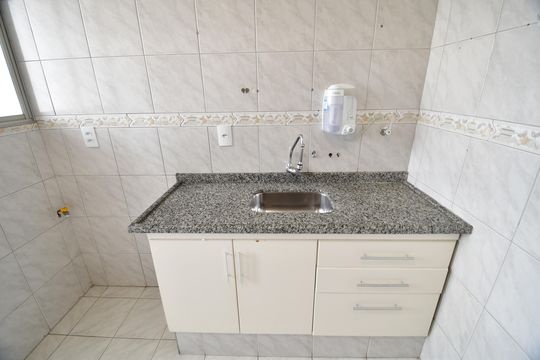 Cozinha de apartamento à venda com 2 quartos, 82m² em Bosque, Campinas