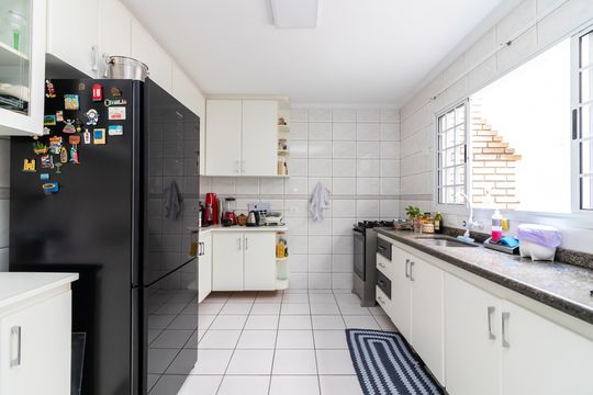 Cozinha de casa de condomínio à venda com 3 quartos, 178m² em Parada Inglesa, São Paulo