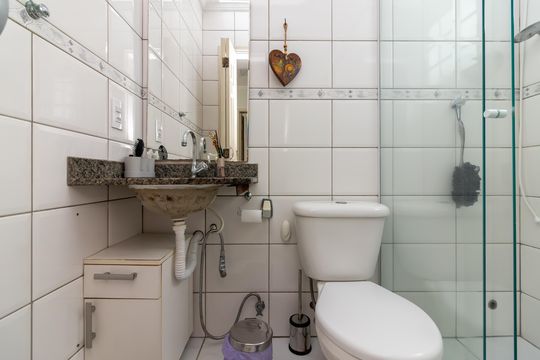 Banheiro 2 de casa de condomínio à venda com 3 quartos, 178m² em Parada Inglesa, São Paulo