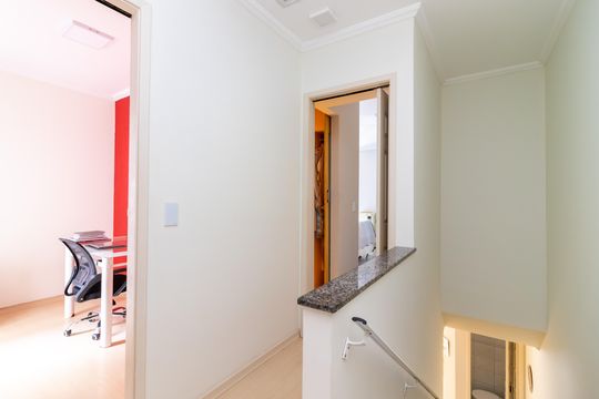 Corredor dos Quartos de casa de condomínio à venda com 3 quartos, 178m² em Parada Inglesa, São Paulo
