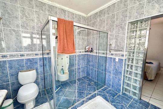 Banheiro da Suíte de casa para alugar com 3 quartos, 240m² em Vila Augusta, Guarulhos