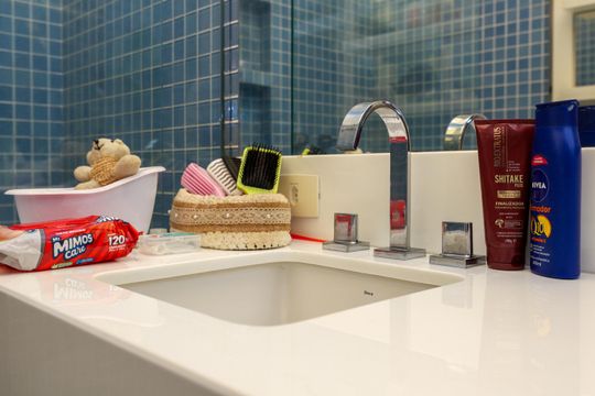 Banheiro de casa de condomínio à venda com 2 quartos, 200m² em Real Parque, São Paulo