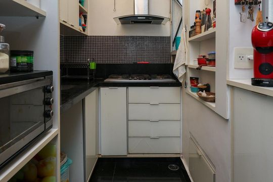 Cozinha de casa de condomínio à venda com 2 quartos, 200m² em Real Parque, São Paulo